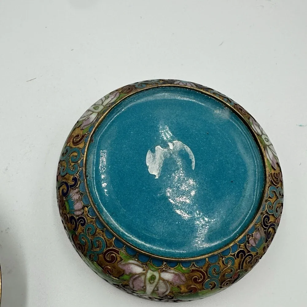 VINTAGE CLOISONNE ENAMELED TRINKET BOX CIRCULAR SHAPE FLOWER DESIGN